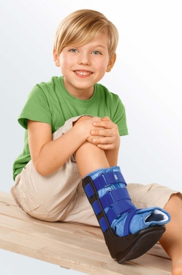 Ортез голеностопный жесткий детский medi Walker boot D kidz